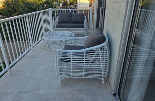 North Ward Apartment | Walk to the beach - 3 Bed-2 carparks in North Ward