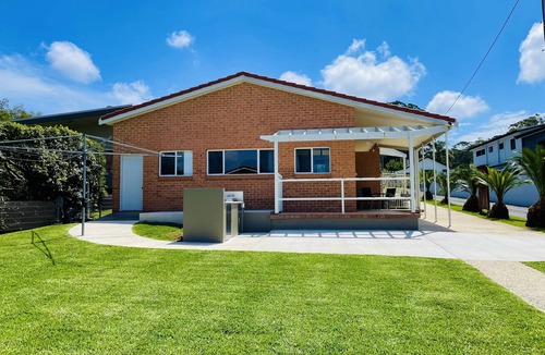 Hyams Beach Apartment | Walters Holiday Flats @ Hyams Beach (Flat 1) - Book 7 nights pay for only 6*