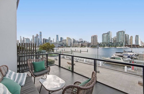 Docklands House | Waterfront Gem in Dockland Expansive 5BR/4BA