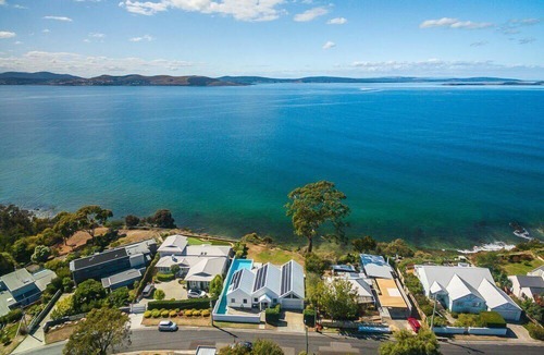 Taroona House | Waterfront Oasis with Infinity Pool and Stunning River Views