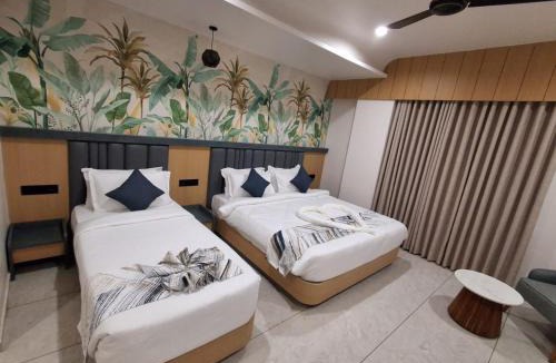 Dwarka Hotel | White Panda hotels Shree Radhe