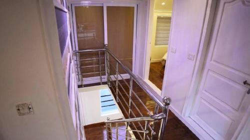 Erezha House | White Rose House Boat