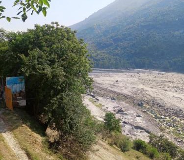 Bandrol Hotel | Wildwood Cabins Manali