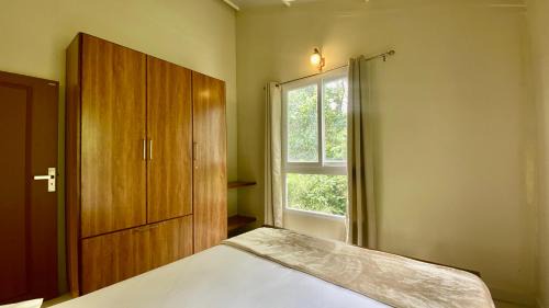 Peermade House | Willostays Amburan hills cabin with mountain waterfalls views