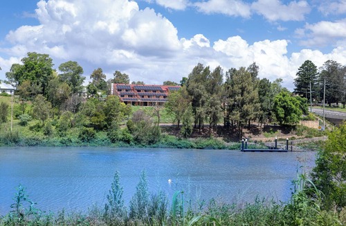 Windsor Hotel | Windsor Riverview Inn