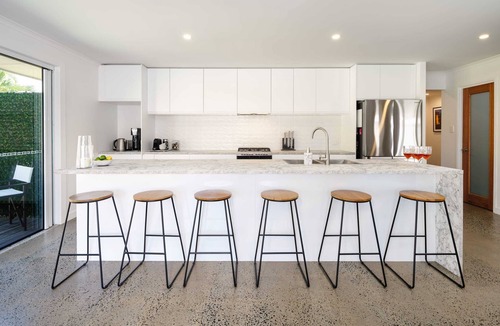 Wurtulla House | Wurtulla Beachside Haven, Steps to the Sea & Pool