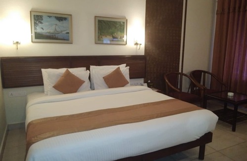Ernakulam South Hotel | Yuvarani Residency