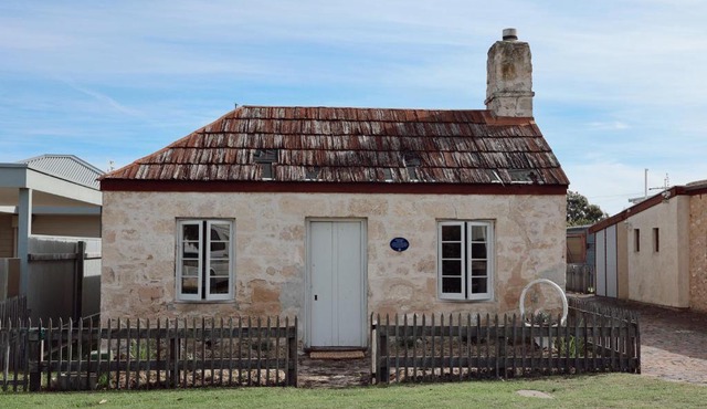 '1856' Patsy Ryan's Cottage - Walk to Main Street in Robe