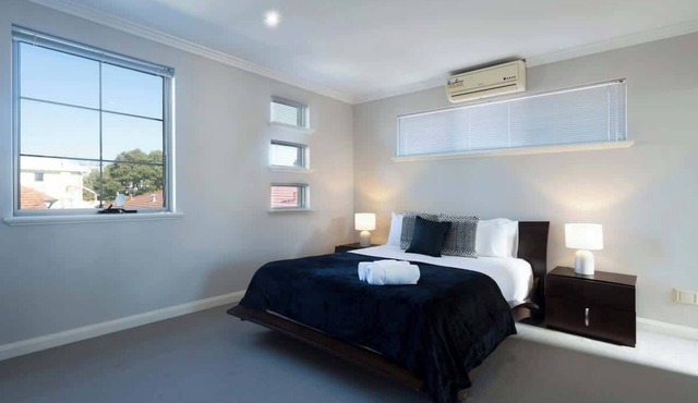 30 Modern & Quiet Retreat -Walk to Dining & Shops in North Perth