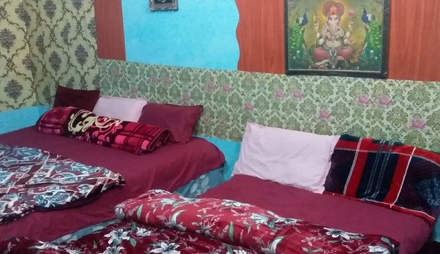 5 BEDROOM , 14 DOUBLE BED ,3 TOILETRIES , 3 BATHROOM ,,, 2 & 3 BHK ROOM SET