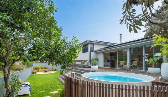 Absolute beach frontage | private plunge pool | pet friendly in Diamond Beach