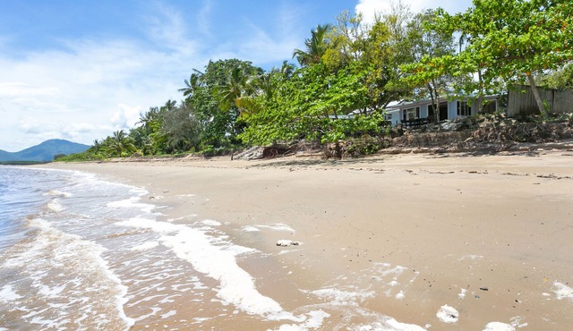 ABSOLUTE BEACHFRONT RIGHT AT YOUR DOORSTEP! Beach house on Cinderella in Machans Beach