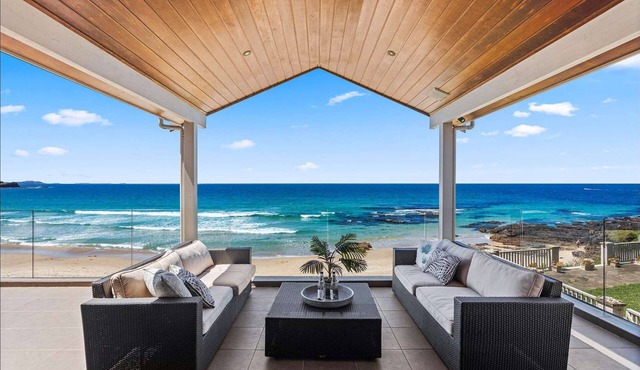 Absolute Beachfront 4 bedroom luxury property Just 1 & 1/2 hrs south of Sydney in Shellharbour