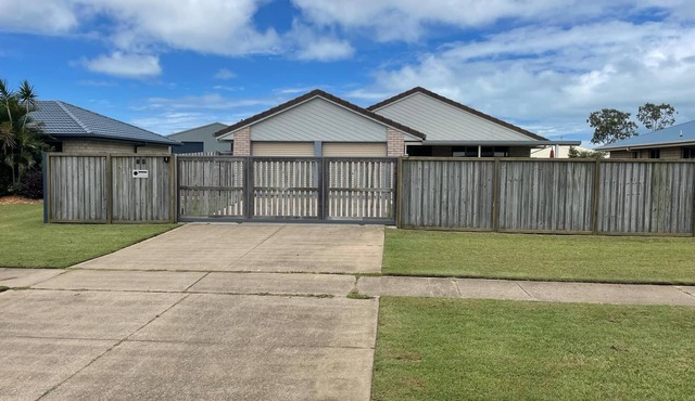 Absolute privacy central location close to beach and shops in Point Vernon