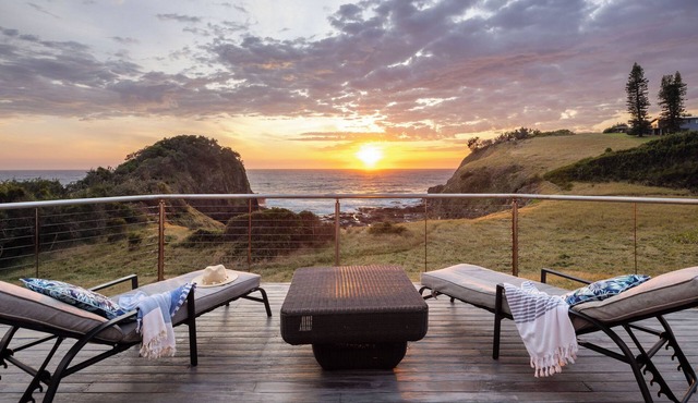 Absolute waterfront beach house with massive deck - family and dog friendly in Scotts Head