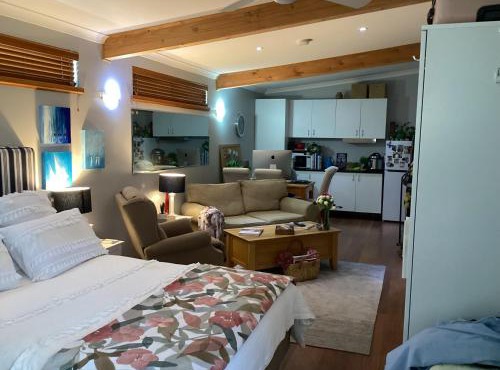 AC 1 Bed Studio Apartment 25+ Non Smokers in Warnbro
