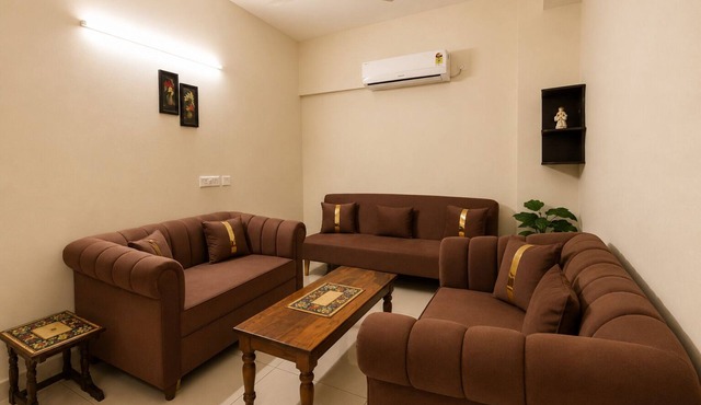 Aerohub Suites: Himalayan Foothills Escape Cozy 1BHK in Zirakpur, NearChandigarh