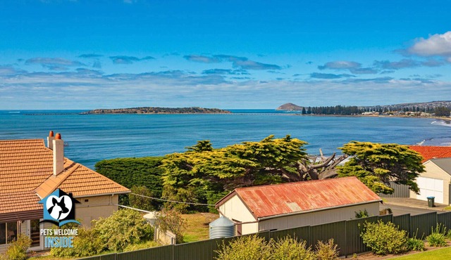 Amazing Ocean Views At This Exclusive 4 BR Holiday Home in McCracken