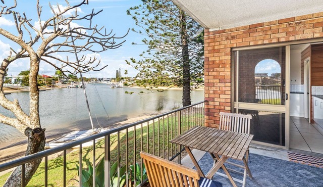 Anjuna, 2 bedroom apartment on canal in Mooloolaba