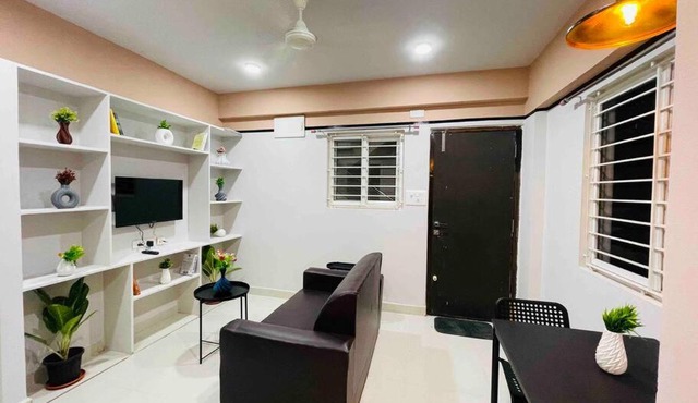 Apricot: 1bhk Humble Abode in Botanical Gardens