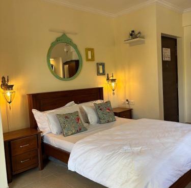 Baga Seawinds Luxury Studio with Pool and Walking To Beach