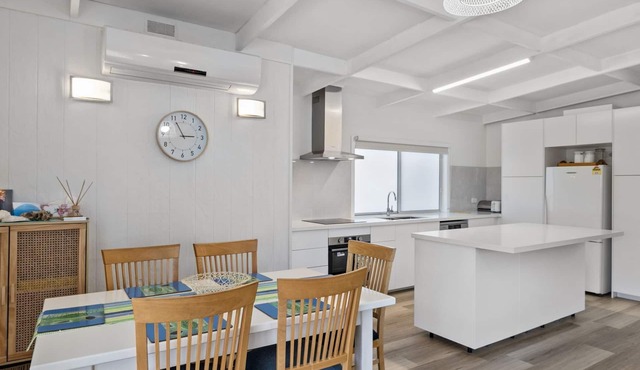 Beachcomber Getaway in SMITHS BEACH