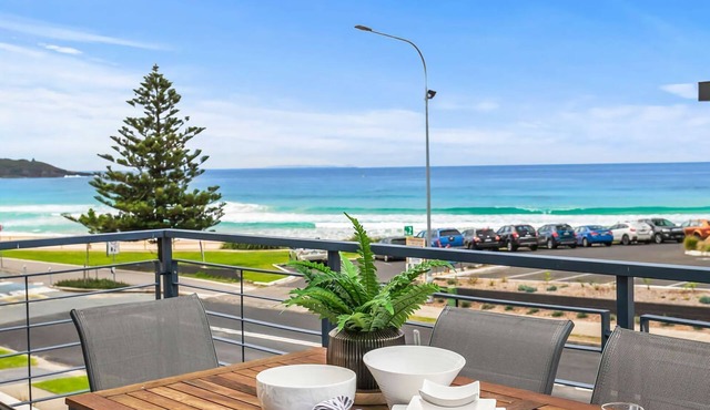 Beachfront Six - Perfectly located apartment right on the beach in Mollymook