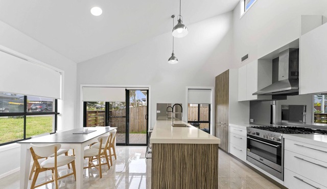 Beachside spacious home w/ 8 BR in Redhead