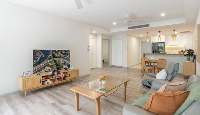 Best Location 2-Bed with Gym, Pool 7-min From CBD in Spring Hill