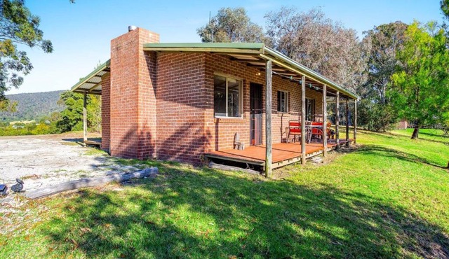 Braeside Cabin Two Alphitonia in Central Tilba