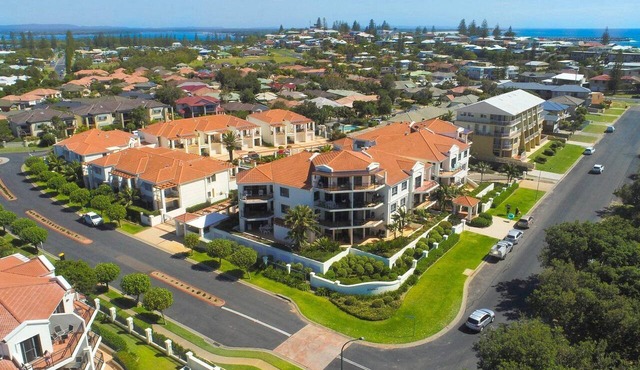 Breakers Block 2 Unit 11 - Lifestyle Yamba in YAMBA