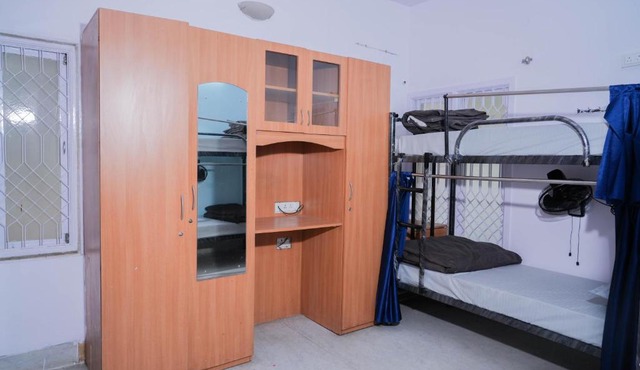 Bunkie Zone - Work Nest