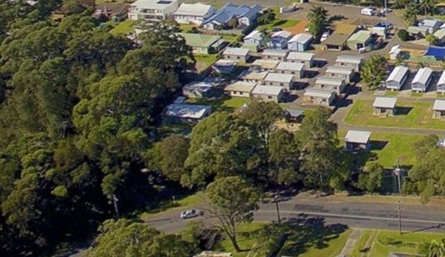 Burrill's Cedar Cottage by Book Jervis Bay - Walking Distance to Water in Huskisson