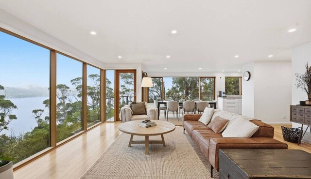 Bush Escape with Water Views in Tinderbox