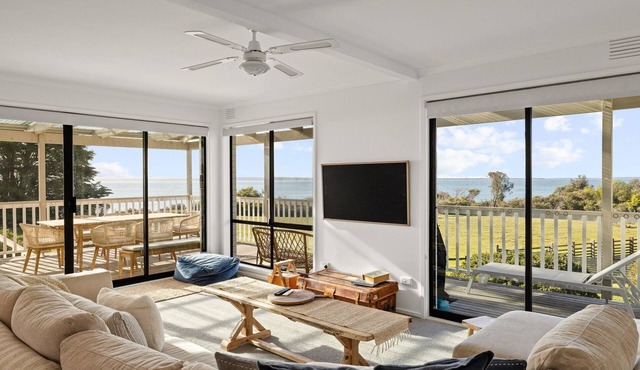 Casa Blanca Ventnor Beach in Ventnor