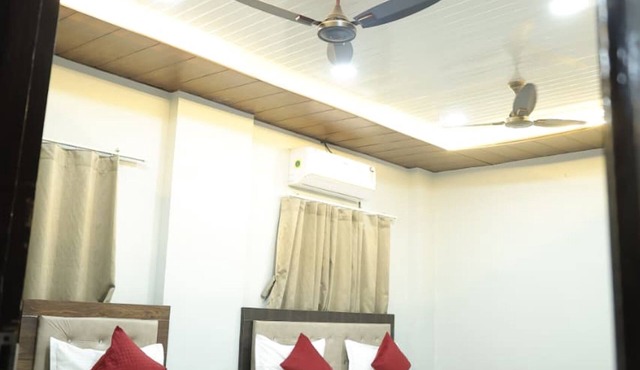Charming 9-bedroom hotel with AC in Indore Fully Air Conditioned Budget Friendly
