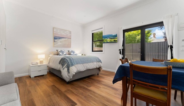 Charming Studio for Two in the Heart of Bathurst in Bathurst