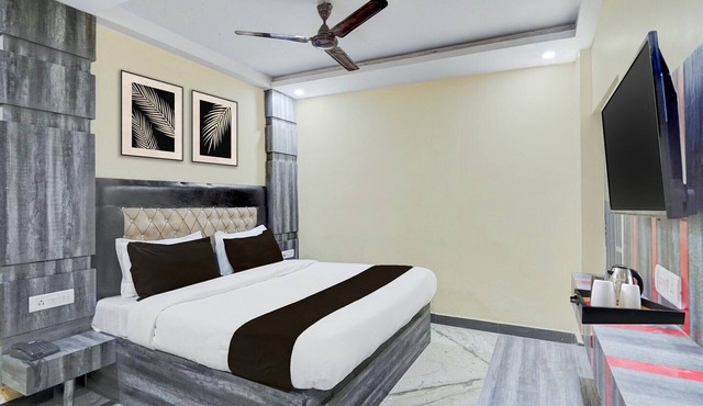 Classic with BalconyAmba Palace