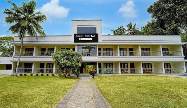 Classic with BalconyTownhouse Oak Lakeview