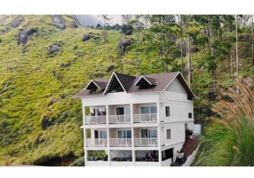 Clouds end Resorts Munnar