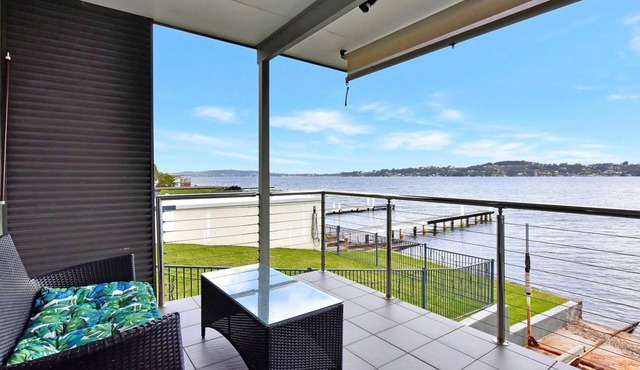 Coal Point Absolute Waterfront in Coal Point