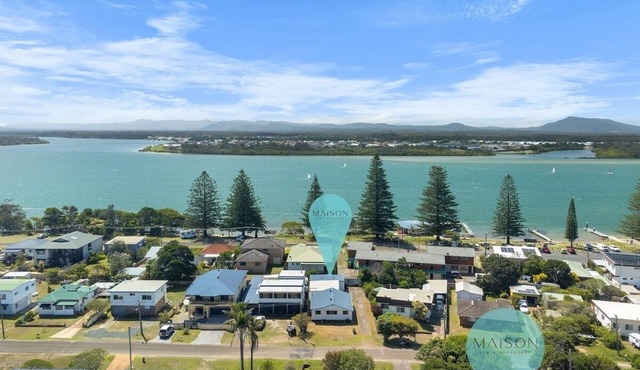 Coastal Abode in the Heart of Manning Point in Manning Point