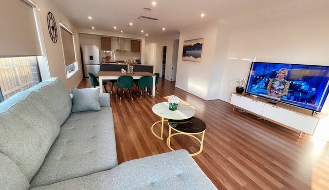 Comfortable 4 bedroom house in Point Cook in Point Cook