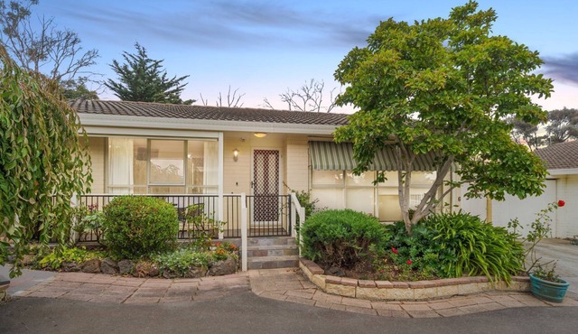 Comfortable private Townhouse within walking distance to restaurants and beaches in Mount Eliza