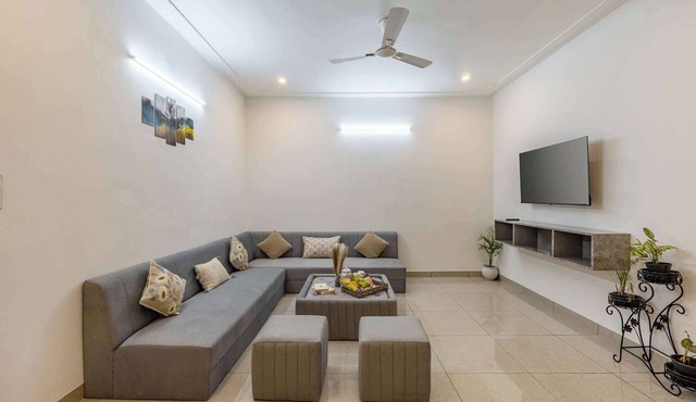 Comfy 2BHK at Lakecity Apartments by Viraalay