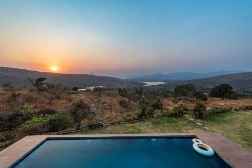 CosmicStays The Sundown Private Pool Villa near Pawna Lake