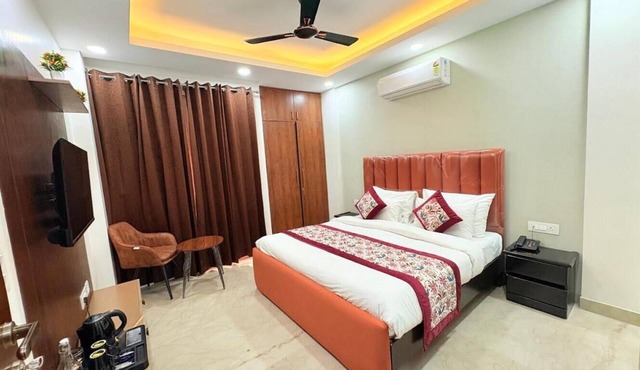 Cozy 1-bedroom apartment in wonderful New Delhi with AC