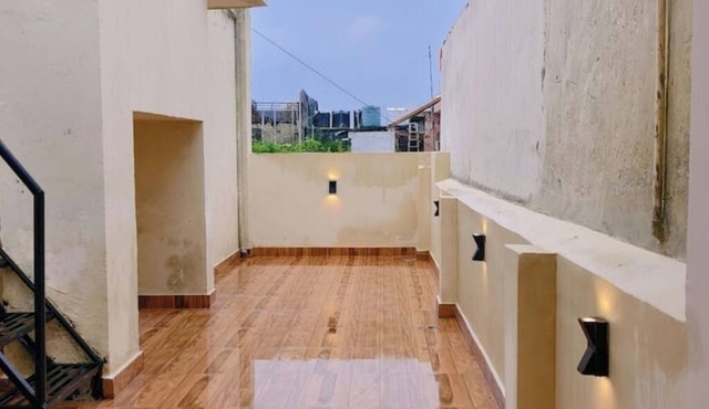 Cozy 2-Bedroom Retreat with Terrace in the Heart of Lajpat Nagar Market