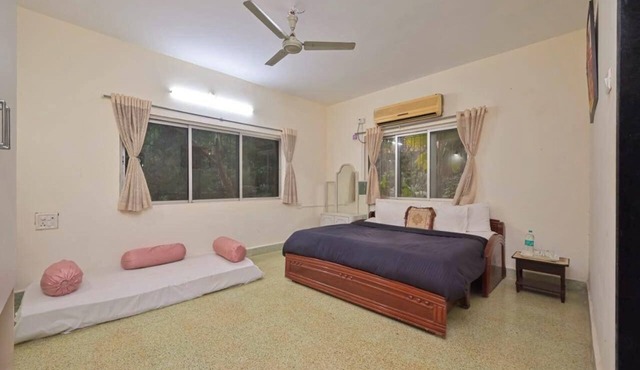 Cozy 4-bedroom cottage in lovely Lonavala with AC and fitness room