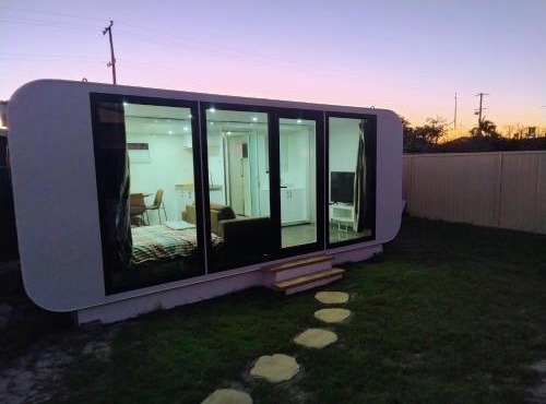 Cozy Beachside Studio in Buddina